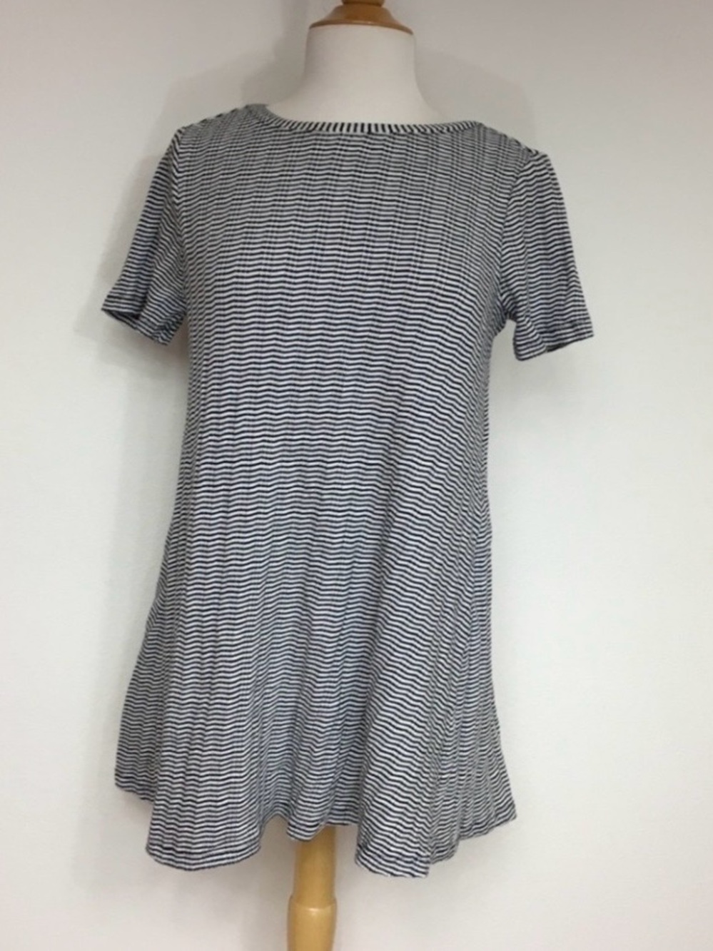 LOFT Women's Black White Textured Stripe Back Bow Swing Tunic Size MP Casual